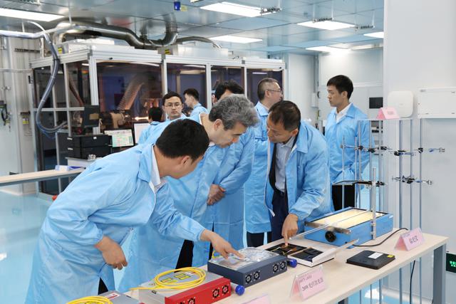 深圳市委常委、副市长刘庆生一行到不朽情缘激光考察调研
